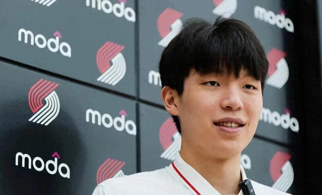 九游娱乐官网入口-杨瀚森夏联首训获好评!教练称赞成熟队友感慨太会传球(杨瀚森送出10记传球)