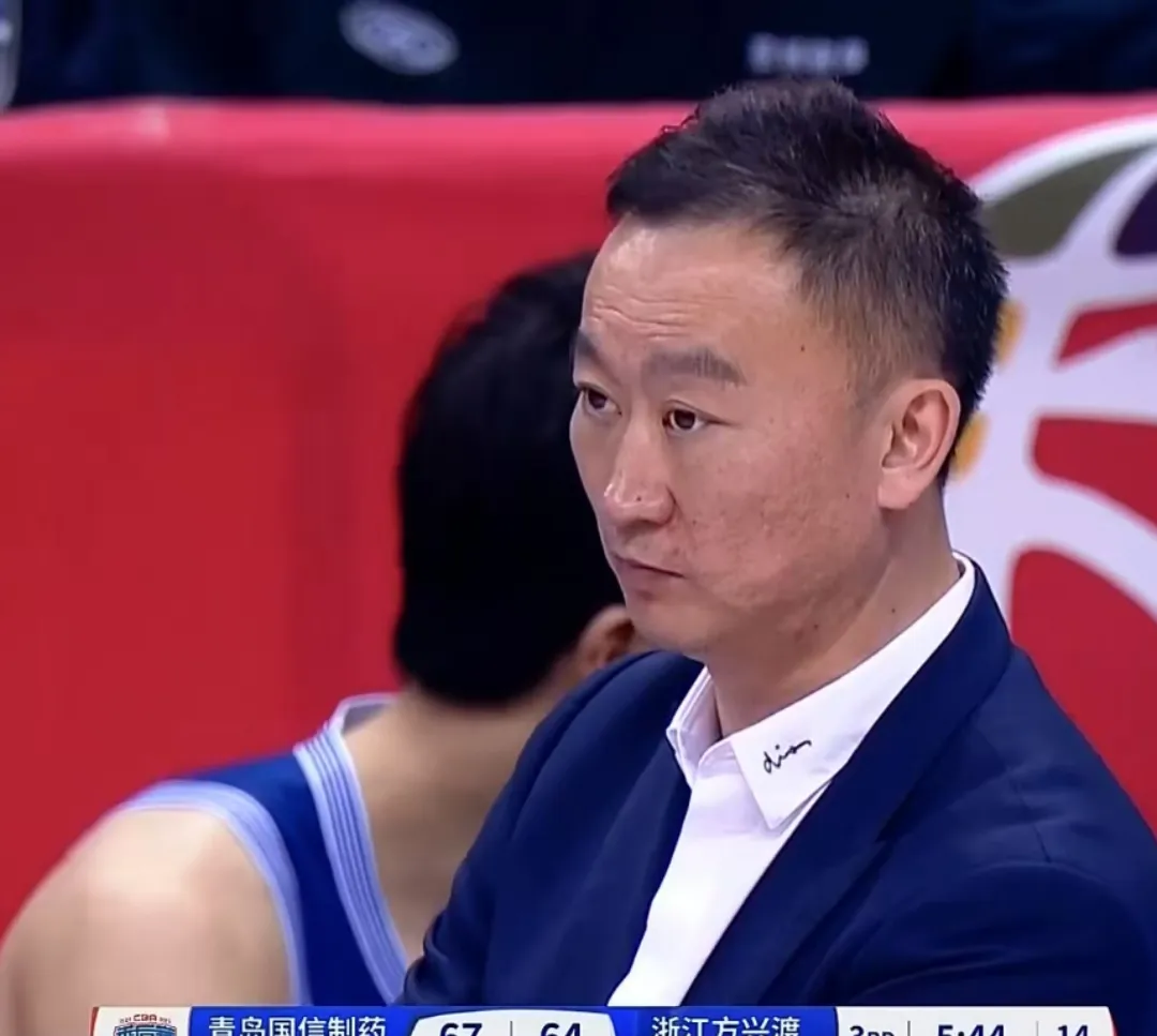 九游娱乐官方网站-包含记者：刘维伟与青岛俱乐部完成续约上赛季2-3不敌广厦略显遗憾的词条