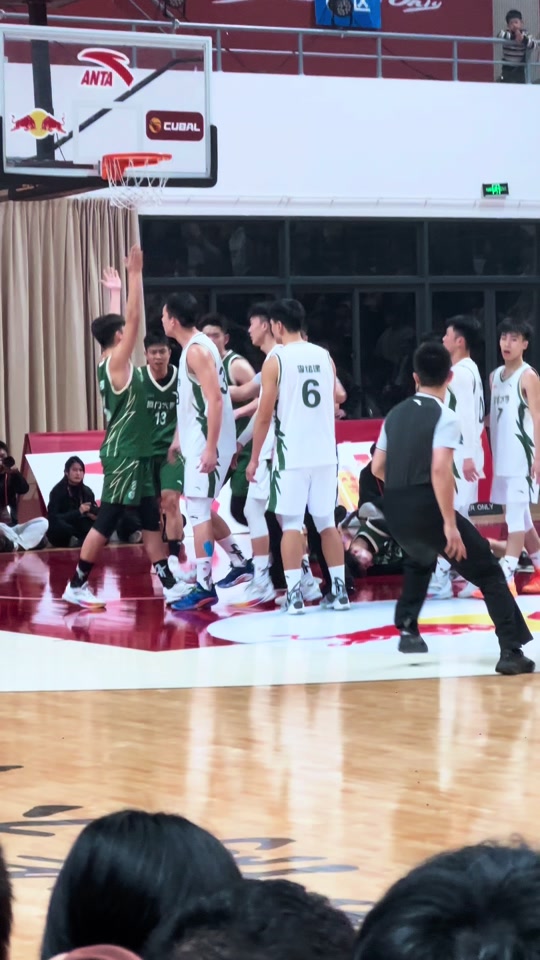 九游娱乐靠谱-CUBAL的布鲁克斯教练！周鲁男暂停喊话球员：就算输也要抬起头(马克思布鲁克斯)