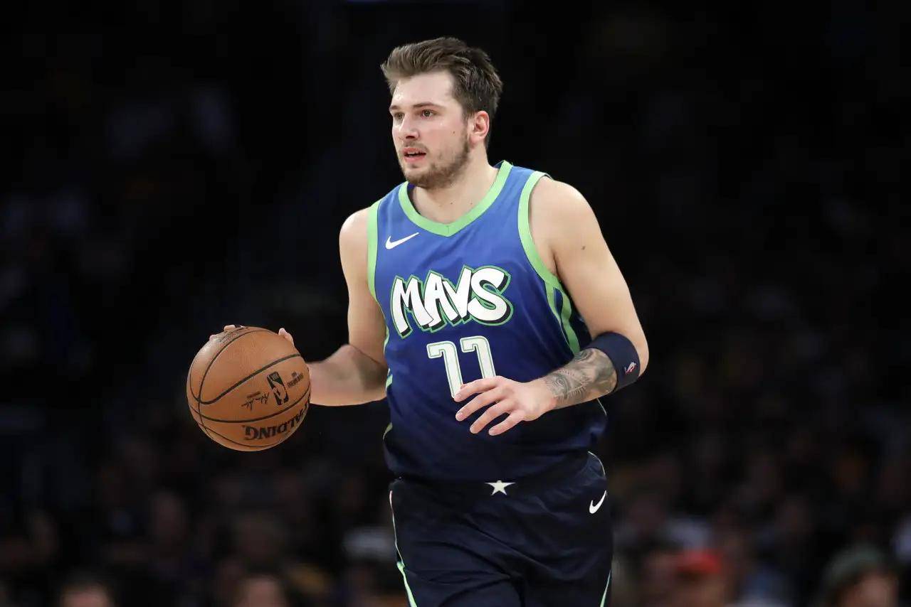 九游体育官网-交易激发了东契奇的饥饿感，他今年有机会拿下MVP(东契奇what foul)