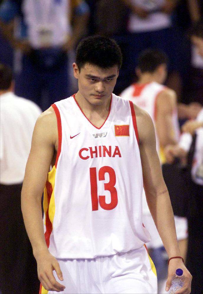 九游娱乐靠谱-02年男篮世锦赛回顾：姚明仅得10分，中国不敌美国(2002年男篮世界锦标赛)