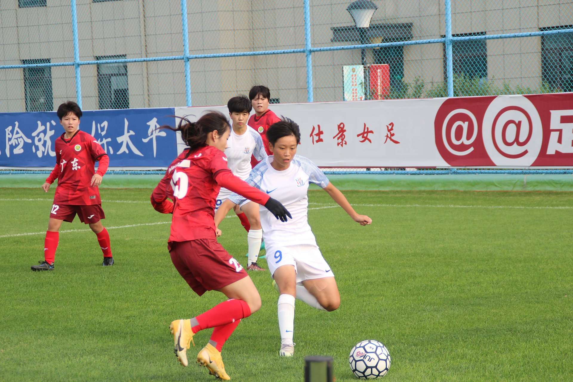 国内女足联赛激烈对决迎来高潮(中国女足经典比赛)