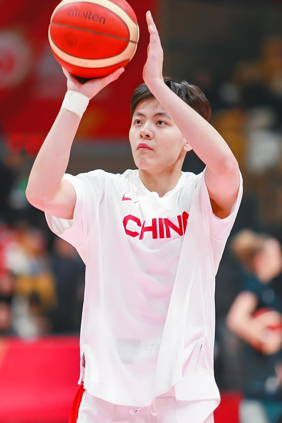 青海男篮实现逆袭，青年球员崭露头角(青海男篮俱乐部)