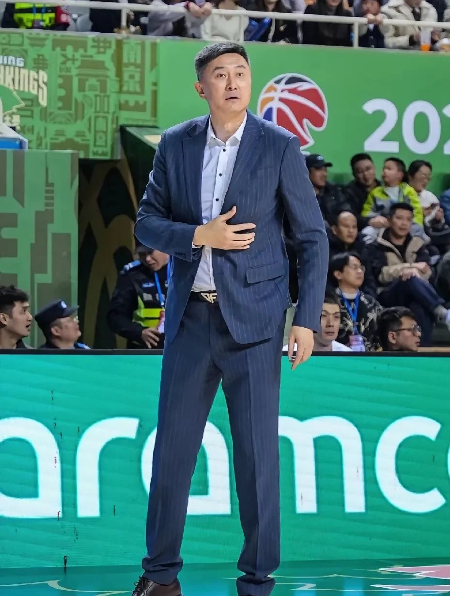 包含西藏队不甘示弱，奋勇向前冲刺胜利的词条